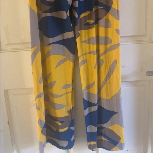 Manuhealii Pants - Picture 2 of 3